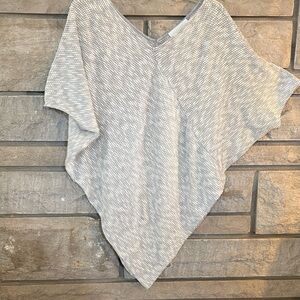 Vince Camuto Light Gray Knit Top